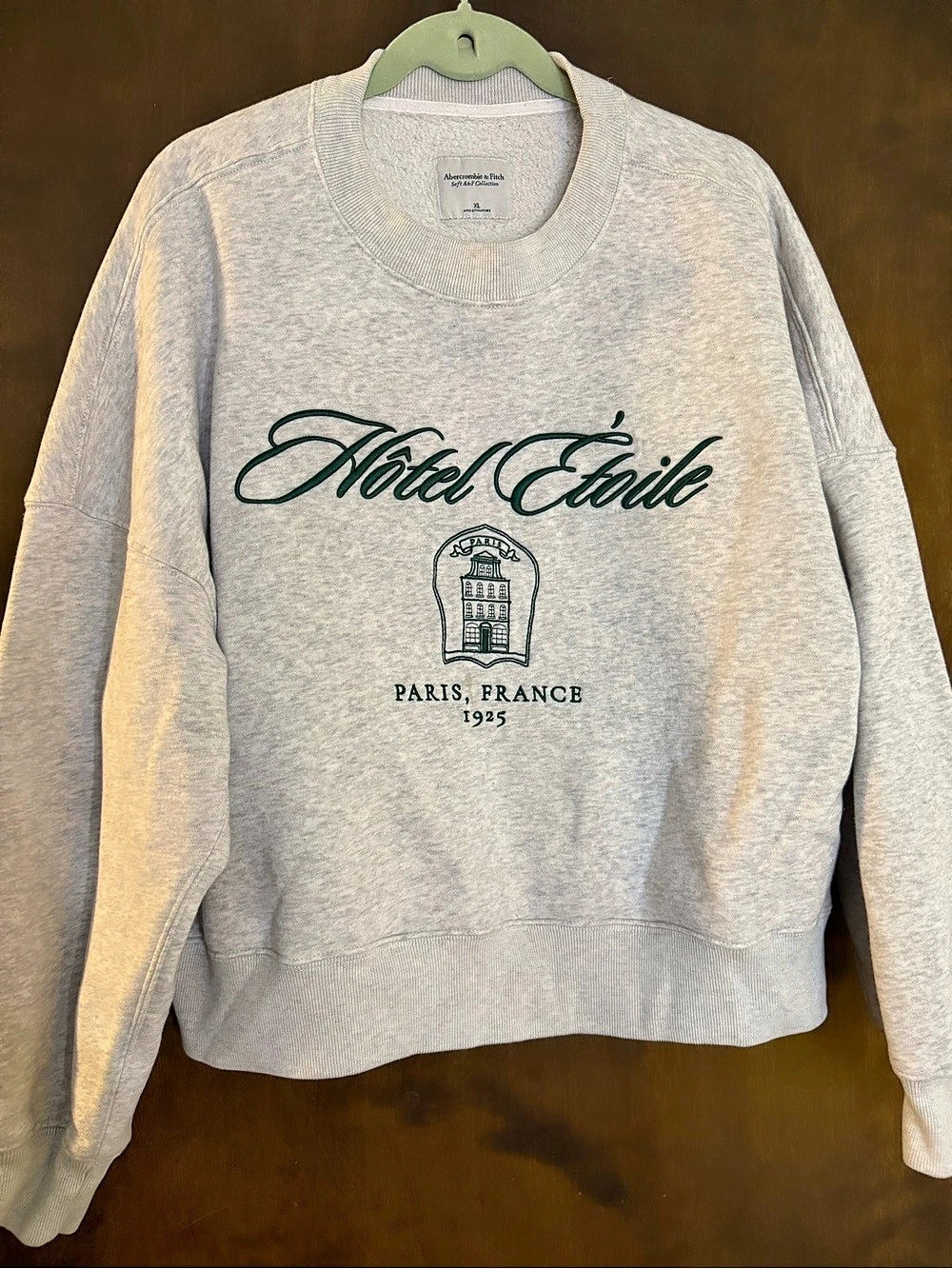 Abercrombie & Fitch Hotel Étoile Graphic Sweatshirt Gray XL